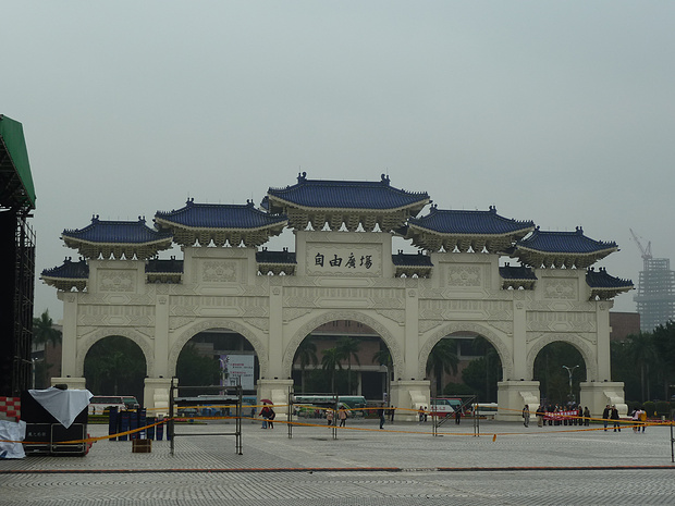 <a href='http://www.zhuangxiu888.com/lvyou/view/169' title='中正紀念堂' style='color:blue;font-size:14px;'>中正紀念堂</a>廣場