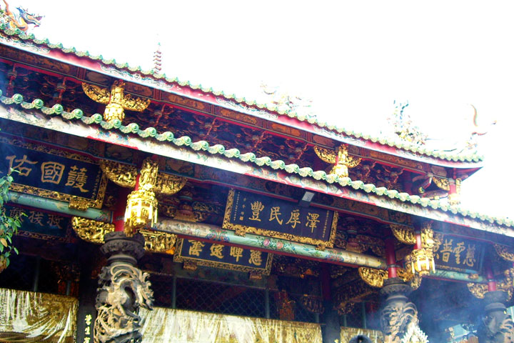 臺北艋舺龍山寺 ，又稱萬年寺