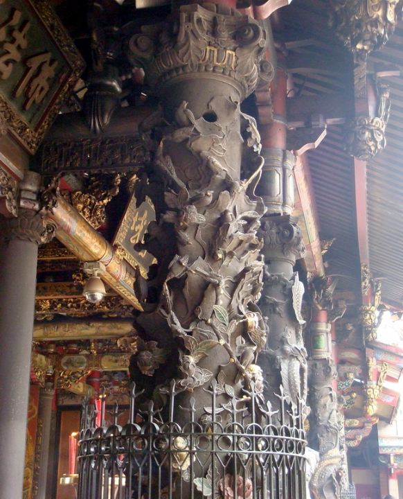 臺北艋舺龍山寺 ，又稱萬年寺