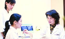 醫(yī)師交談,高雄麗晶醫(yī)學(xué)美容整形外科診所