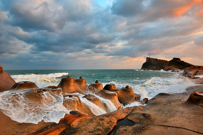 燭臺(tái)戲浪 ，野柳地質(zhì)公園