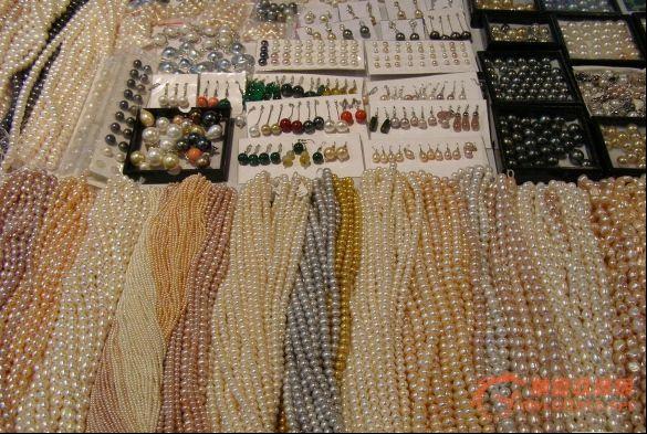 臺(tái)北建國(guó)假日玉市