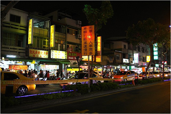 人氣很滿的光華夜市