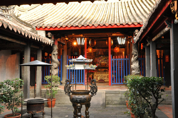 內(nèi)部結(jié)構(gòu)，淡水鄞山寺