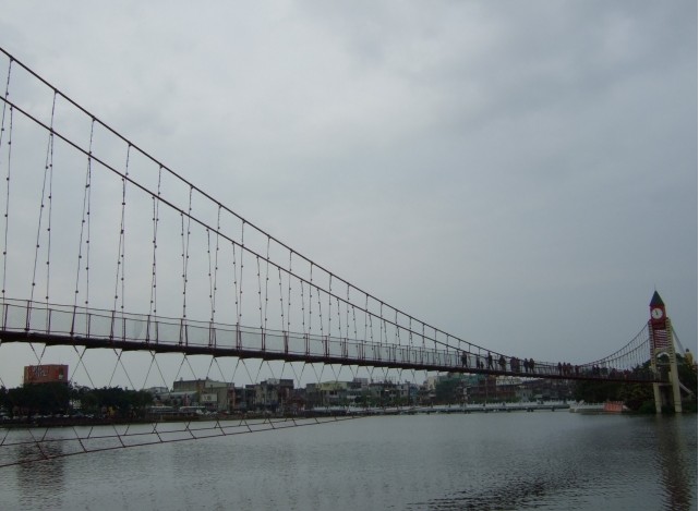 龍?zhí)队^光大池