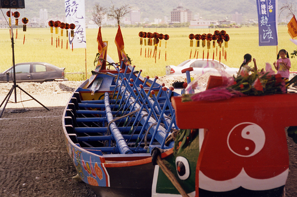二龍河競(jìng)渡