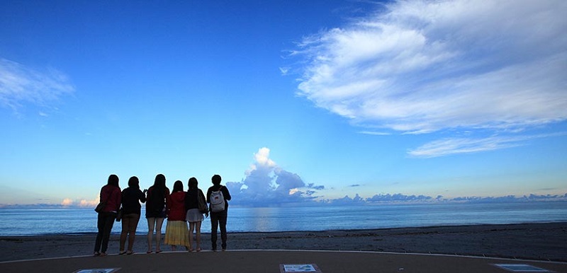 千禧曙光紀念公園在不同時間點，可觀賞到沿海千變萬化的景感