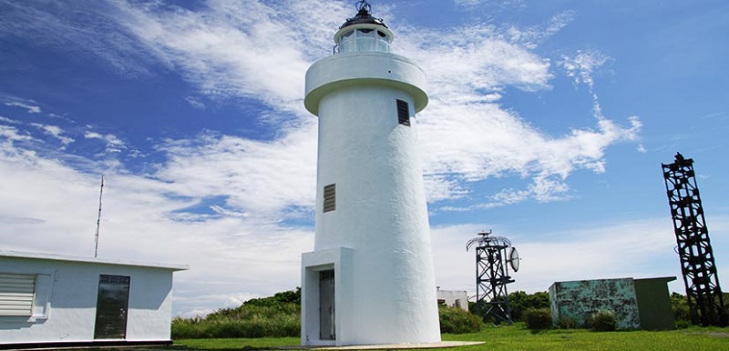 蘭嶼燈塔為臺灣海拔最高的燈塔，是看海的極佳地點