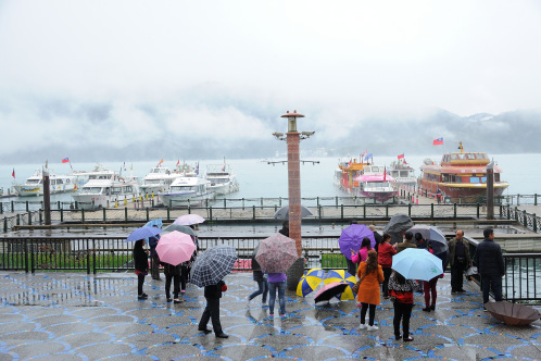 冷清的<a href='http://www.zhuangxiu888.com/lvyou/view/180' title='日月潭' style='color:blue;font-size:14px;'>日月潭</a>