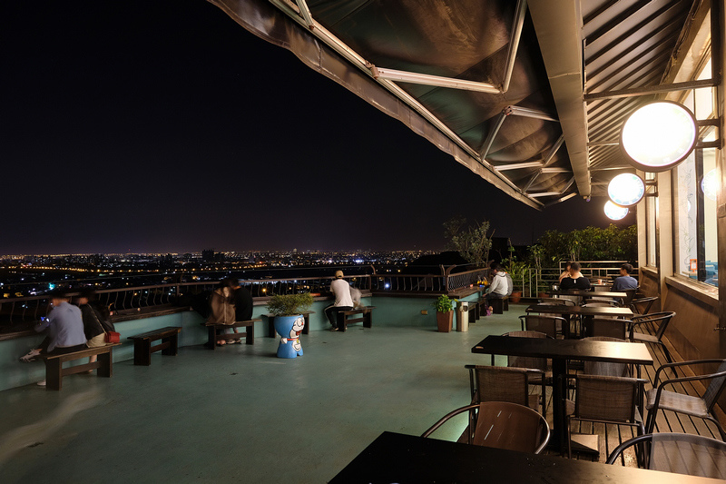 宜蘭橘子咖啡夜晚景色